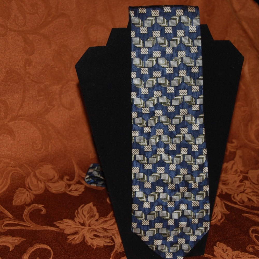 Ron Chereskin  100% silk geometric patterns tie